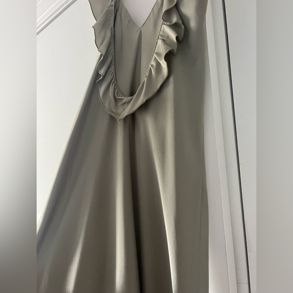 Serene Slip Dress ~ Moss Green Luxe Satin × 1
XXS - Picture 3 of 5